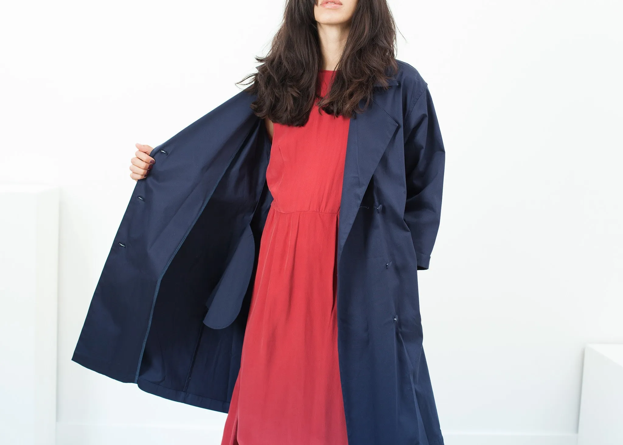 Sateen Trench in Navy - A Stylish and Fashionable Choice